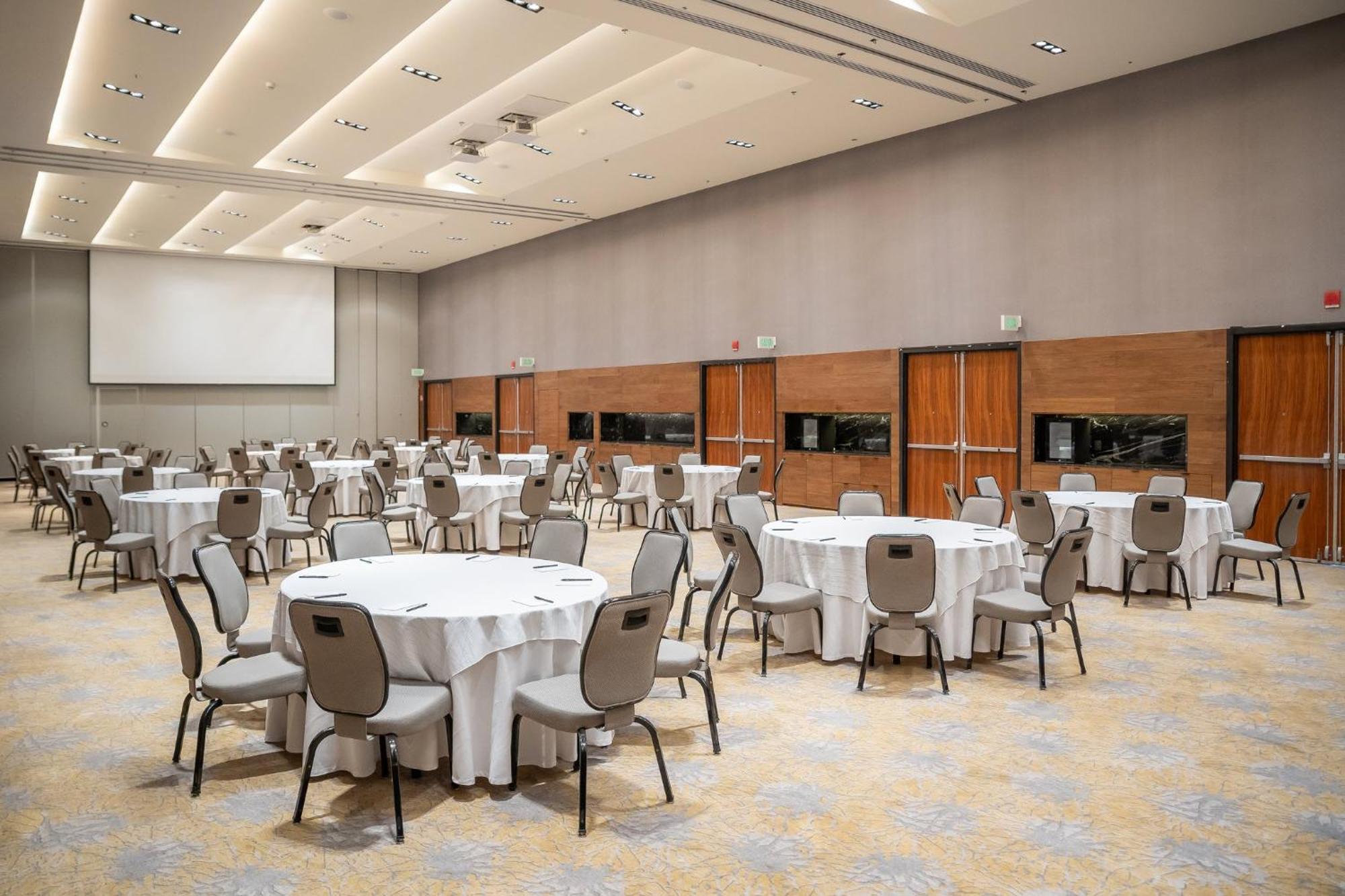מקסיקו סיטי Fiesta Americana Viaducto Aeropuerto מראה חיצוני תמונה The ballroom at the National Museum of the United States Army